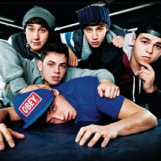 fan account for the janoskians! jai gave me a shutout and replied:18/7/12 met sarah:13/7/12 James called me beautiful. 4/5 follow xo