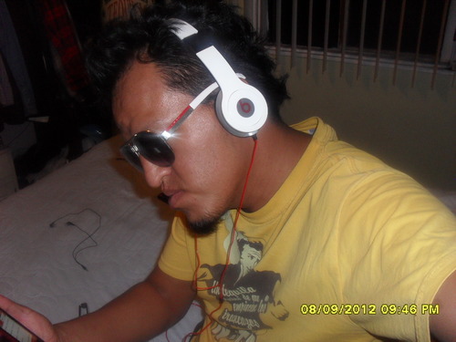 residente en donde me contraten y fiestero a mas no poder