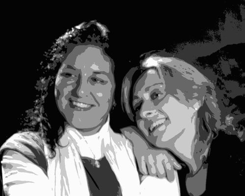 Clave de dos (Magda y Gladys), Duo de cantautoras que aman la música, haciendo de ella, un instrumento para expresar sentimientos y emociones.
