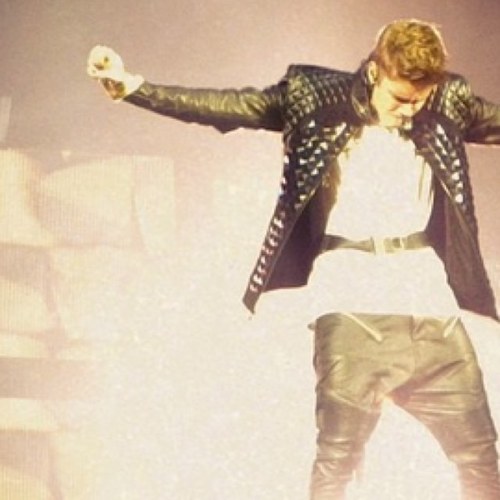 Back on twitter. idk I just love Justin Bieber bro.