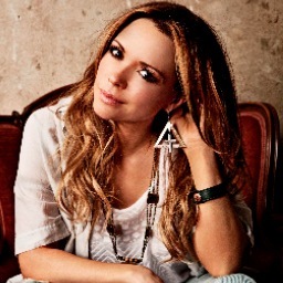 Singer. Mum. Laid back and crazy simultanously. Loyal.Creative. Funny (sometimes). Swedish.