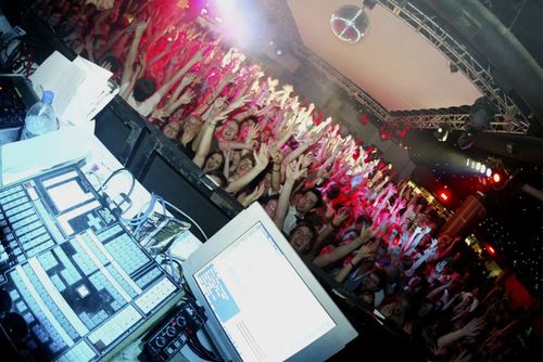 A twitter diary of anything interesting or funny that happens to students in cardiff, tag us with your story’s and we’ll RT. Whats on and where to be. .