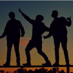 2 slu+s from Belgium.
Follow us: @abracaphan and @shelsyatsix