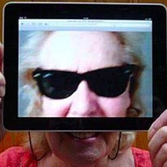 Hype(r)olds est le premier atelier Internet & multimédia pour des femmes de plus de 77 ans. Produit par Musiques & Cultures Digitales (http://t.co/hi5K7OzfIe)