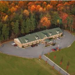 The Mountain Inn & Suites is locally owned and operated.  Conveniently located to Hendersonville, Historic Flat Rock, Asheville, and the Blue Ridge Parkway.