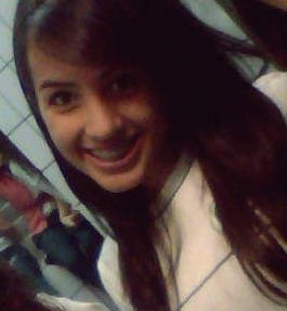 Sou freska, ciumenta, irritante, ironica, boba , orgulhosa, chorona, dramatica, carinhosa, romantica . hêe ^.^