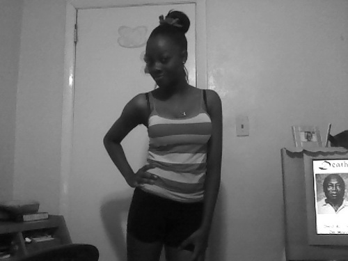 hey!!!!!my name is ieshia i love every one that loves me.and i dnt give a fuck if u dnt like me such as life.
