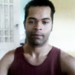 Estrelas de Playboy, Vip e Sexy, coelhinhas e cybergatas, e também gatas da Vip e da Sexy, por favor sigam-me. Eu preciso de no mínimo 100.049.232 seguidoras.