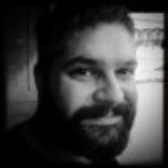 Italo-francophone who likes two wheels, sharp things, travelling, technology and gastronomy.