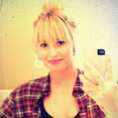 FC da #Demi  :3 ,  mina de muitas atitudes , para poucas palavras , sigo de volta  :) ... me divulga  :x