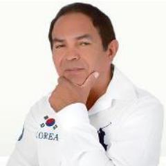 Jornalista, blogueiro e vascaíno.