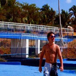 Jovem, Católico Apostólico Romano, Roqueiro/Regueiro/MPBeiro, de bem com a vida, age com a razão, inteligente, livre de tudo e com vícios. ;D
