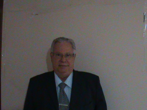 médico, cirurgião  geral, formado em 1981, torcedor do fluminense, robi tenis.
