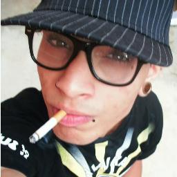 Talvez todo jovem tenha seu jeito de ser,seu jeito de sentir.Não os culpo por me achar diferente,os agradeço por não me achar normal.Fazer o que? eu sou assim.