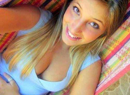 Crazy chick with too much time on her hands. Twisted sense of humor(?)
Add me and I will add you back.