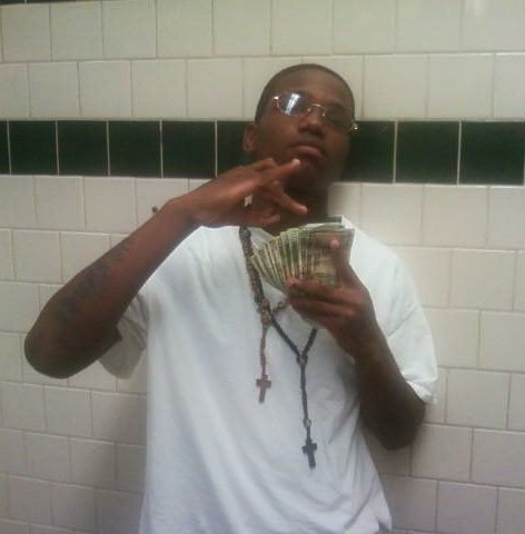 Everybody thawt I was gne ya gne off dis money its nthing bt BHF RIP my hood fuk watcha heard everbody just fuck with ya boy follow my lil sister @free_reek
