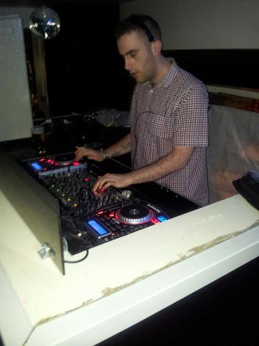 I am a Leeds based D.J and producer that specialises in Jackin House, Electro and Bassline.