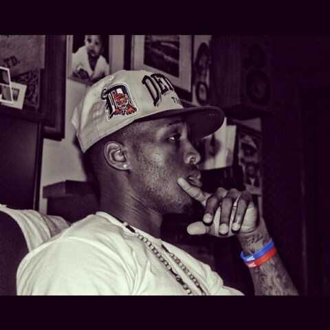 **8BoImusic** artist/songwriter !!!!!! **TeAm 8BoI**