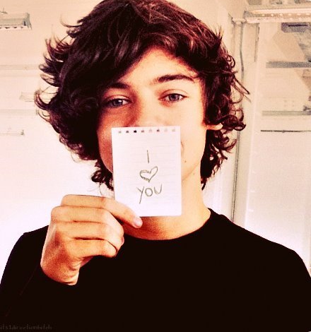 Hi my name is Alondra Romero and im BIG FAN of ONE DIRECTION 3