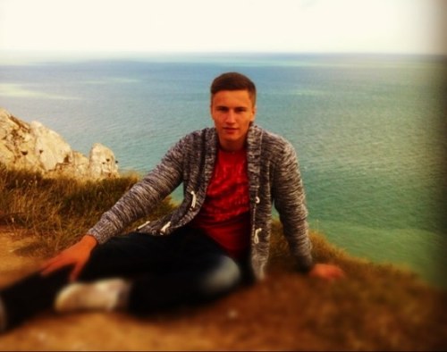 CartnerP's profile picture. Dress to impress!**