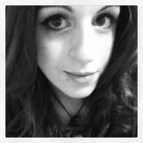 Registered Veterinary Nurse. Love nature. Love cats. Love baking. Love my geek.