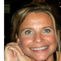 Passionate about new media and technologies, managing partner @thelearninghubb, hockeyplayer, mum of two challenging daughters