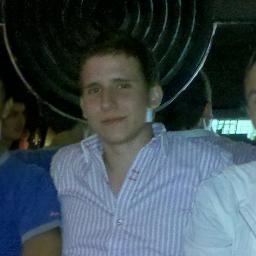Hincha y socio de San Lorenzo de Almagro.