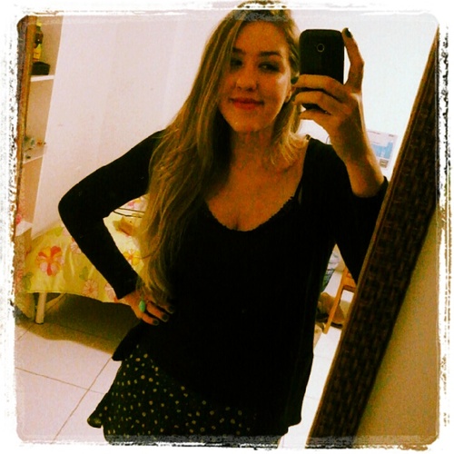 vitoriarr's profile picture. 