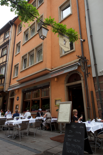 LaCruchedOr's profile picture. Hôtel & restaurant de charme, à 2 pas de la place Gutenberg & de la Cathédrale. Cuisine du marché, viandes & poissons, cadre convivial, familial & chaleureux.