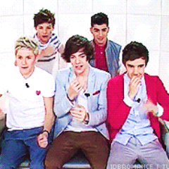 Holaa! Soy una Chica re Perver!! Tengo Fantasías con 1D todas las noches! y si alguna vez tengo la suerte de ver sus caras y sus Chotas me los Violo *U*