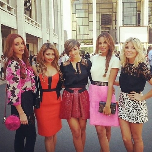 Hey¡ My name is alice, i'm from spain and i love the saturdays and mcfly
i'm trying that the saturdays come to spain :) xoxo