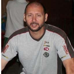 Casi maestro, casi entrenador, casi fotografo y casi jugador...o sea casi  na´