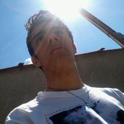 ㅤO meu jeito de ser as vezes incomoda os outros mas eu não ligo ;) sou o qê sou qem não estiver feliz qê se mate ))y