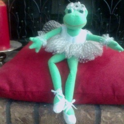 Former Ballet dancer and ... other things. Animal lover esp. Cats and Frogs. I write for children. I don't open unsolicited DMs. Tweets are mine and copyright.