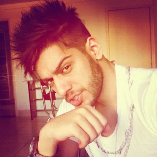 Divulgação de shows, novidades e curiosidades sobre o cantor e compositor @LucassLucco.
Since: 29/09/12
