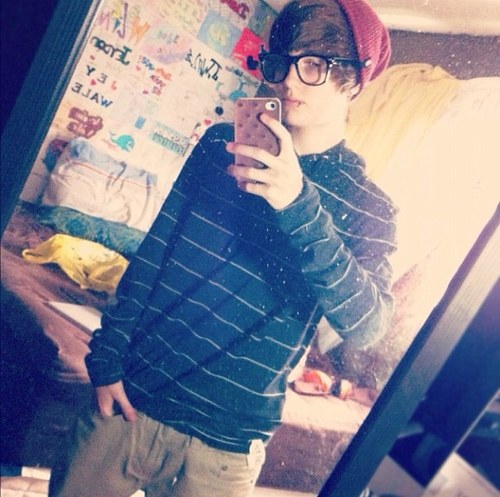 I record jeydon so you guys can see him on youtube:]