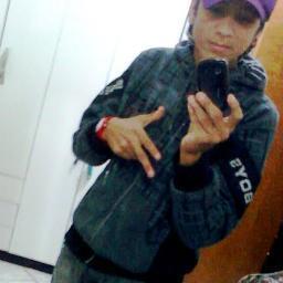 eu gosto dela mais, ela não acredita em mim. ;ss