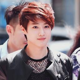 อะอันยองครับบ ผมซูโฮลีดเดอร์ผู้น่ารักตัวขาวปานซักด้วยโอโม่ทุกวัน ผมเฮฮา บ้า รั่ว หื่น(?) เกรียน  และที่สำคัญน่ารักมาก-.-?ฟอลมาคุยกันนะครับผมรออยู่ ~~