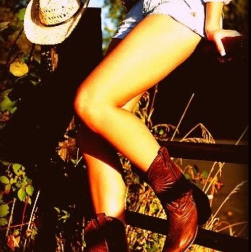 belle_scarolina's profile picture. Mama and Daddy raised their little girl with southern class, but I'm surely not afraid to show some sass.