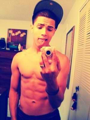Yo I love All females.ill make you feel wanted. Every female i see is beautiful in my eyes. Im team follow back
