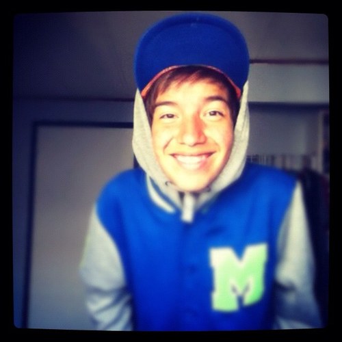 I'll try anything but drugs once. i try my best to make people happy and laughing :D