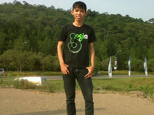 Untuk skrng jalanin aja yg penting dlu n' bermanfaat demi masa depan yg lebih baik.... Yagag??? =)) :D
