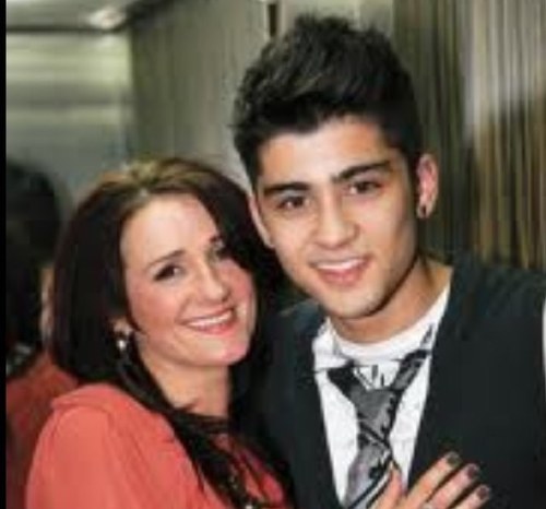 This is the TriciaMalik fanpage!! (Zayn's mum) Follow now! Followed by Doniya and Waliyha on the 5/10/12 :) Waliyha DM'd.. Love the maliks❤