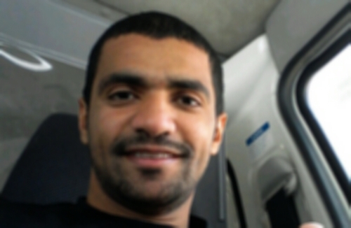 لاتحكم على الشخص من المظهر الخارجي ف اغلب الورود تسكنها حشرات