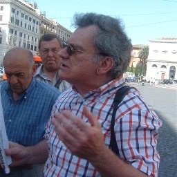 Jaargang 1949. Licentiaat Germaanse en kandidaat Italiaans. Docent Duits hoger onderwijs. Op pensioen. Reisleider met specialiteit Duitsland, Italië, Corsica.