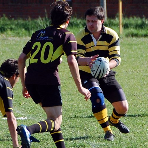 Estudio de Arquitectura Técnica en Cantabria.Orgulloso de su profesión y apasionado del rugby.