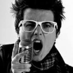 FCO_dedicado para baixista e vocalista da banda @rockrestart @pelanzarestart! desde 25/05/12 4 meses