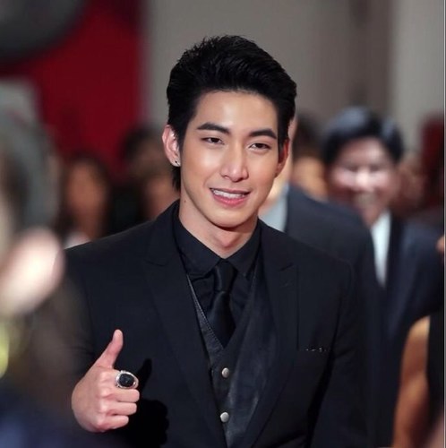 เล่นๆ ขำๆ ไม่ใช่โตโน่ตัวจริง เข้าใจนะ แค่เล่นๆ ขำๆ เข้ามาคุยแล้วคุณจะรู้