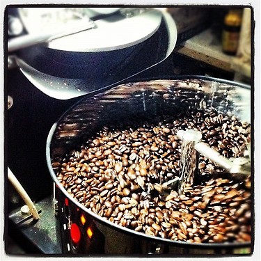 Specialty Coffee Roaster from Makassar, a subsidiary of @TokoUjung - Jl. Somba Opu 36. Inquiries: 0812-4183-7447 or info@ujung.biz