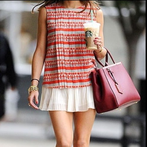 Obsessed with soy chai lattes, anything oversized, and Olivia Palermo.
